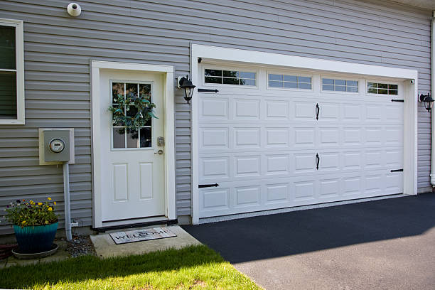 24/7 Emergency Garage Door Panel Replacement experts in Redway, CA